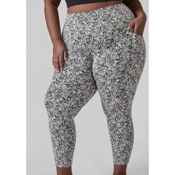Athleta Pants - Athleta Size M Salutation Stash Pocket 7/8 Tights Floral Black White Classic